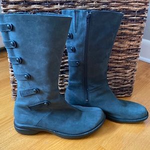 Merrell Women’s Size 8.5 Black Leather Tall Zip Up Side Button Boots.